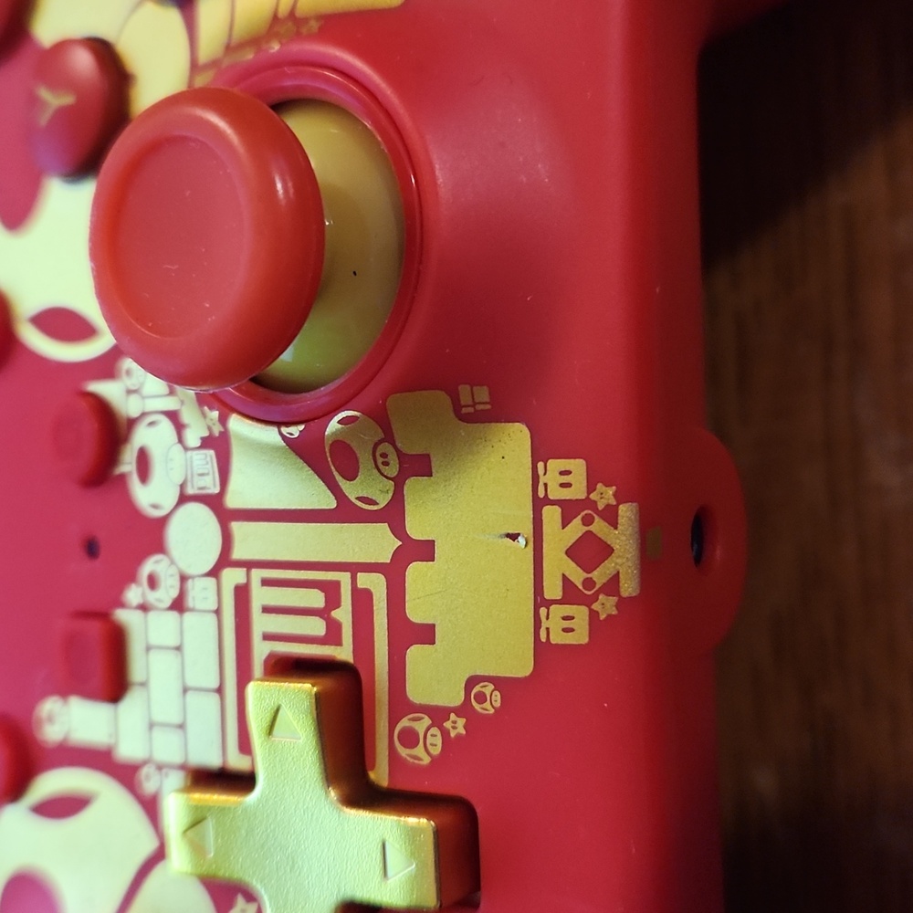 Power A Super Mario Golden M Wired Controller - Picture 2 of 3
